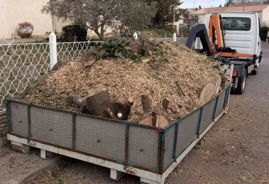 Location benne entreprise BTP près de Pierrefeu-du-Var